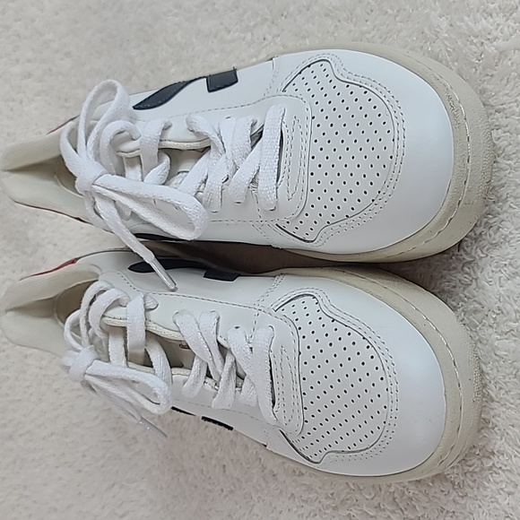 VEJA Women's V-10 Low Top Sneakers 5 - Picture 5 of 9